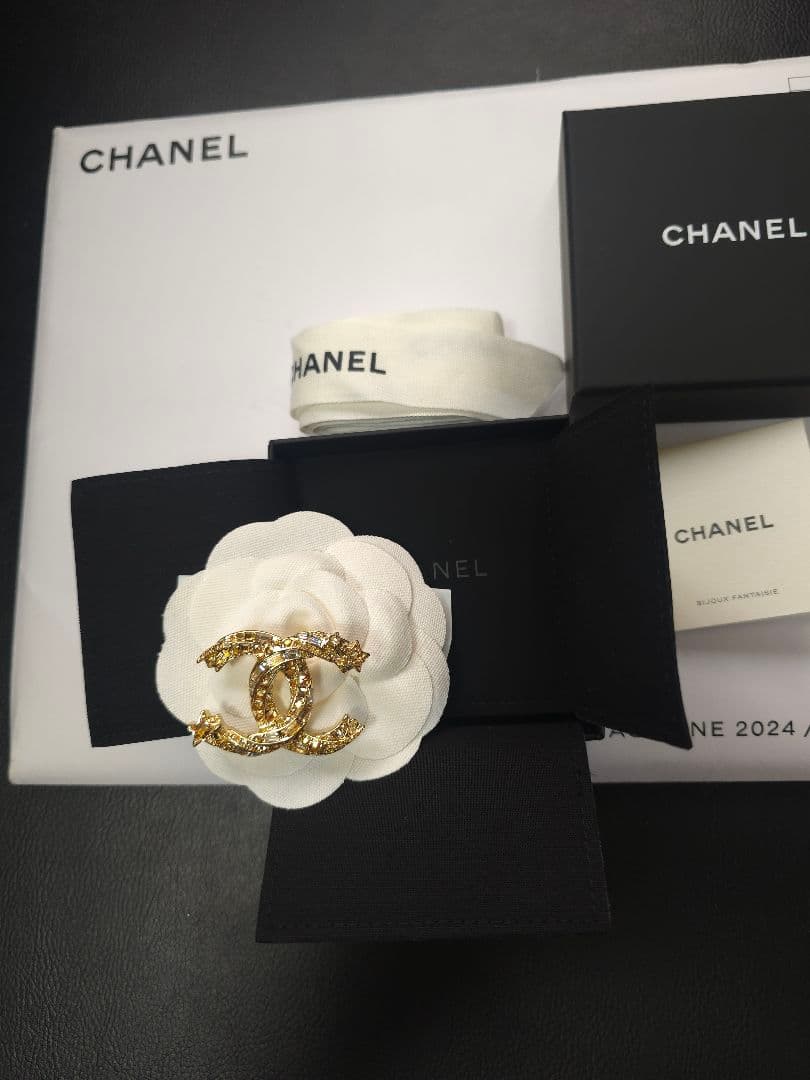 ココマーク ブローチ新品　ジェニー着用シャネルブローチ