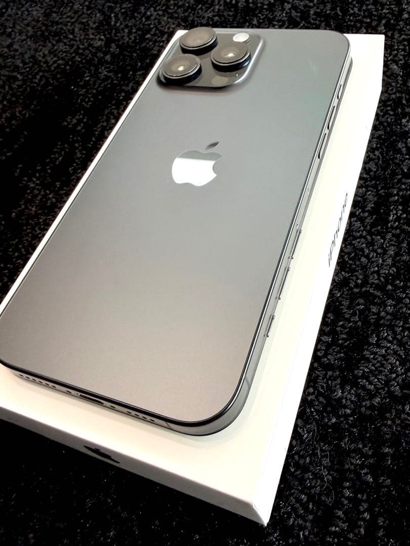 【超美品】iPhone16ProMax 512GB ブラックチタニウム おまけ付