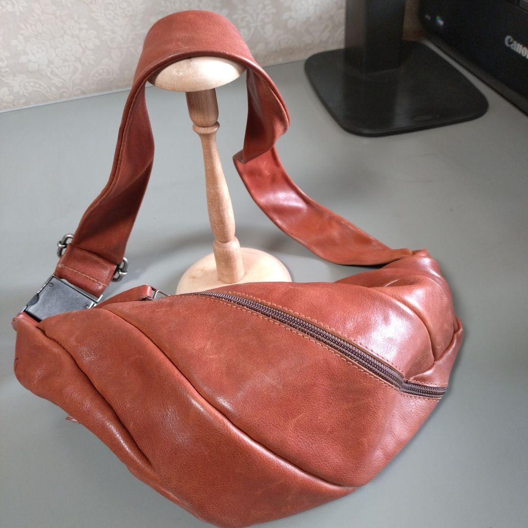 美品trippen] Snakebelt L ( タン）トリッペン　ボディバッグ