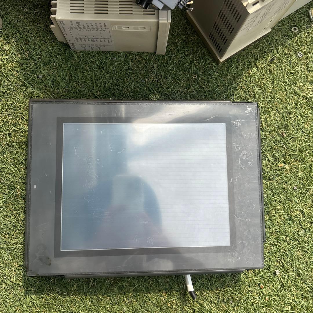 キーエンス　タッチパネル 10型 VGA TFT  VT3-V10 動作保証付き