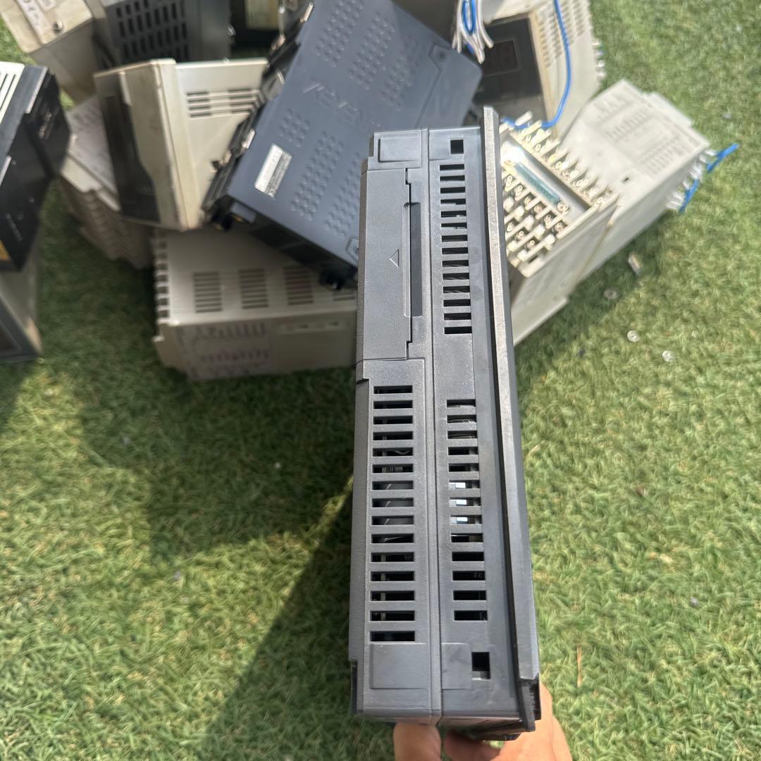 キーエンス　タッチパネル 10型 VGA TFT  VT3-V10 動作保証付き