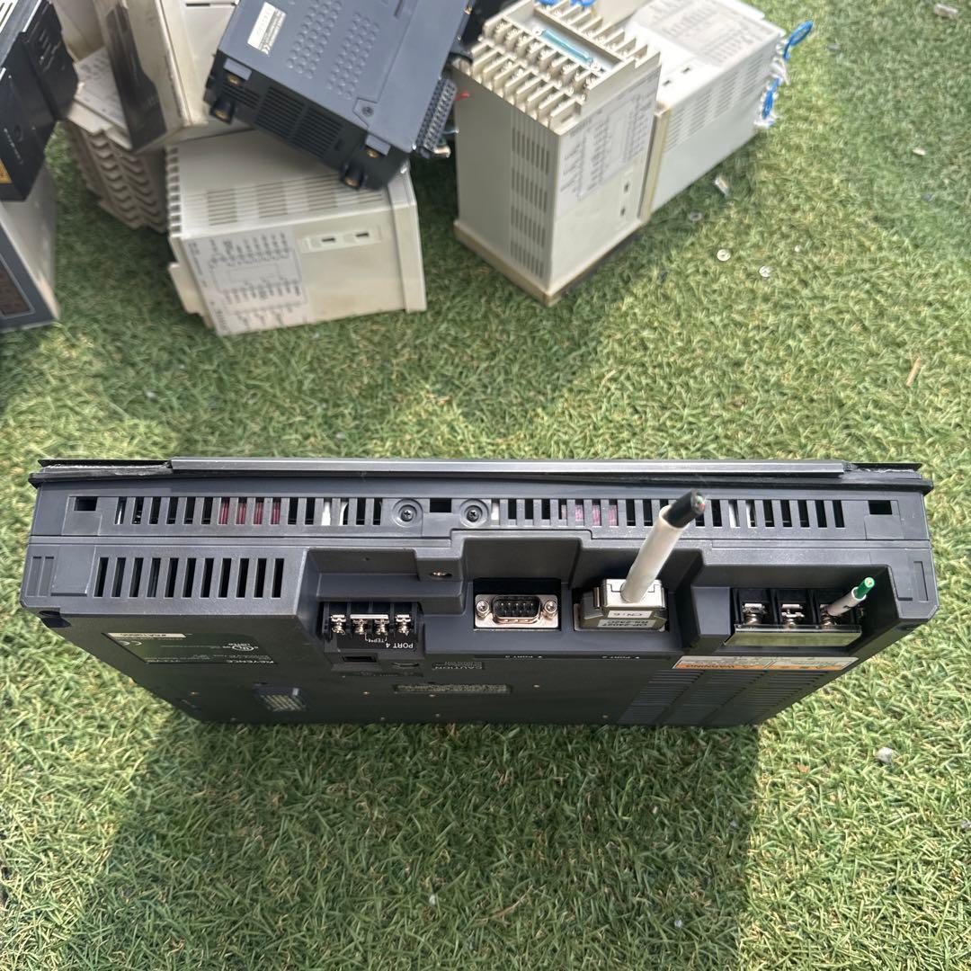 キーエンス　タッチパネル 10型 VGA TFT  VT3-V10 動作保証付き