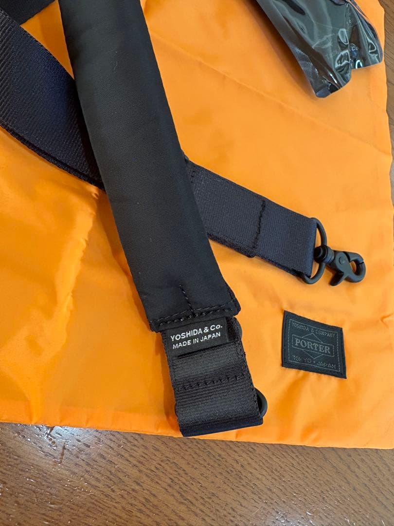 YOSHIDA & CO. ブラックショルダーストラップ