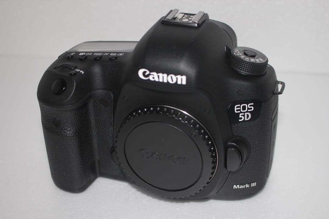 デジタル一眼レフカメラ　Canon EOS 5D MarkIII標準レンズセット
