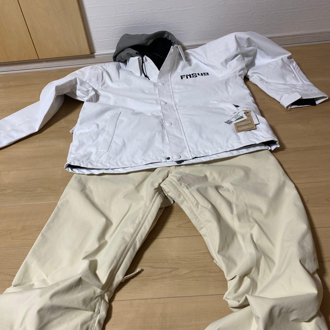 スノーボードウェア　FNS49 上下　XL 未使用　タグ付き