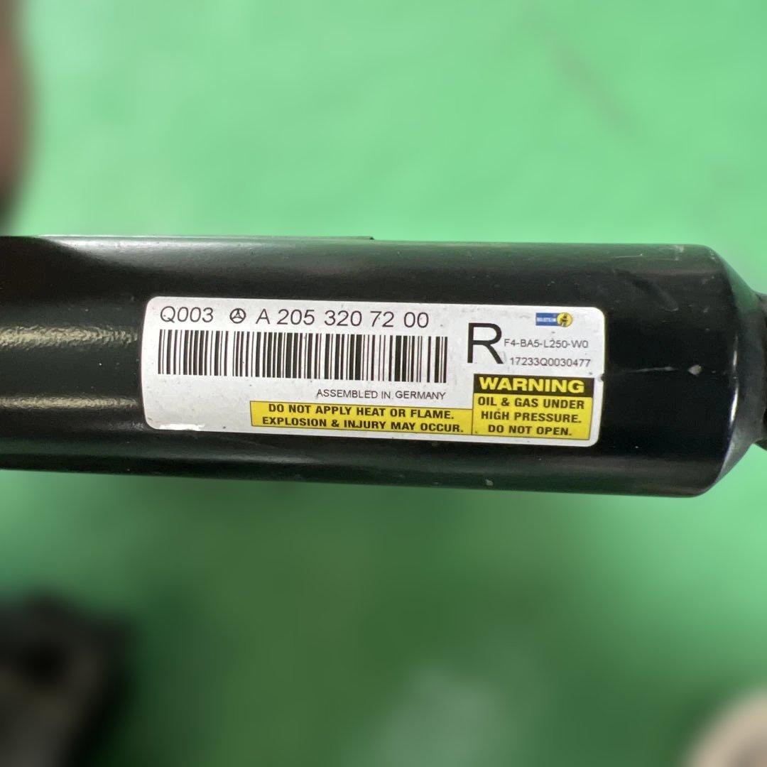 ベンツ　W205 エアサス車用　Rショック　純正品