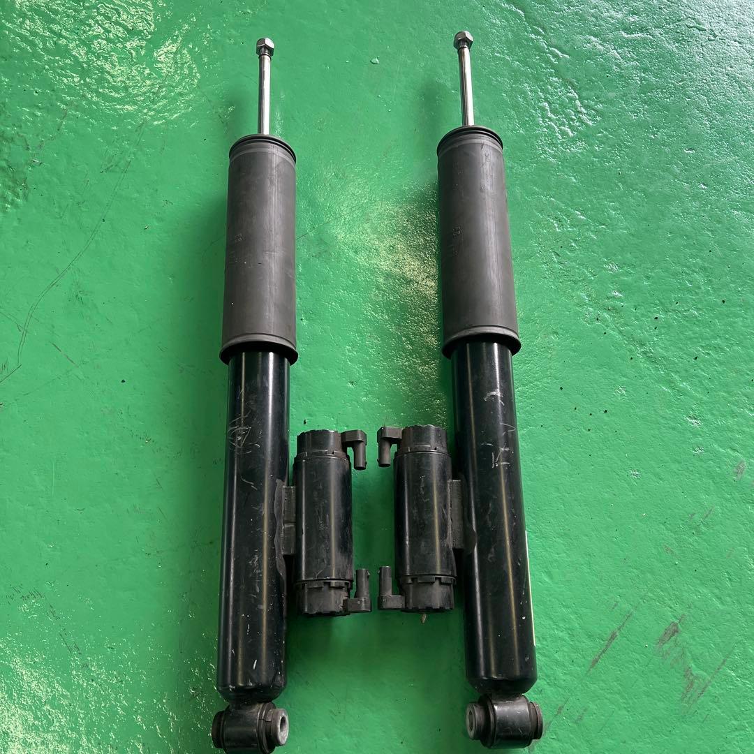 ベンツ　W205 エアサス車用　Rショック　純正品