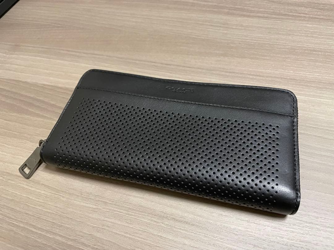 【未使用品】　COACH パンチング加工 ブラック長財布