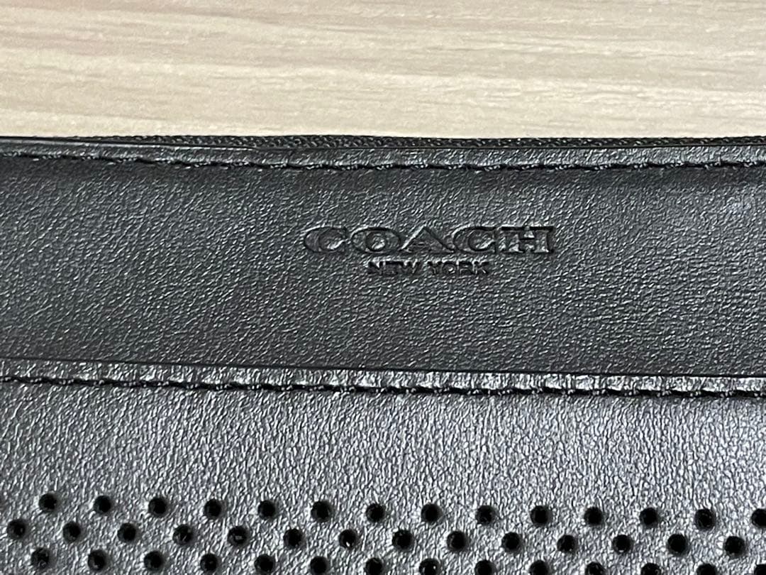 【未使用品】　COACH パンチング加工 ブラック長財布