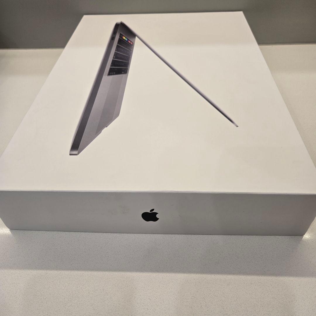 Apple MacBook Pro 15インチ 2018