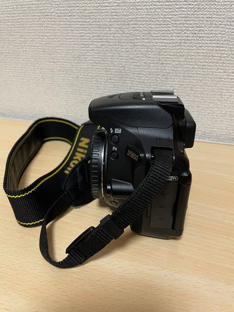 Nikon D5600 18-55mm & 70-300mm ダブルズームキット