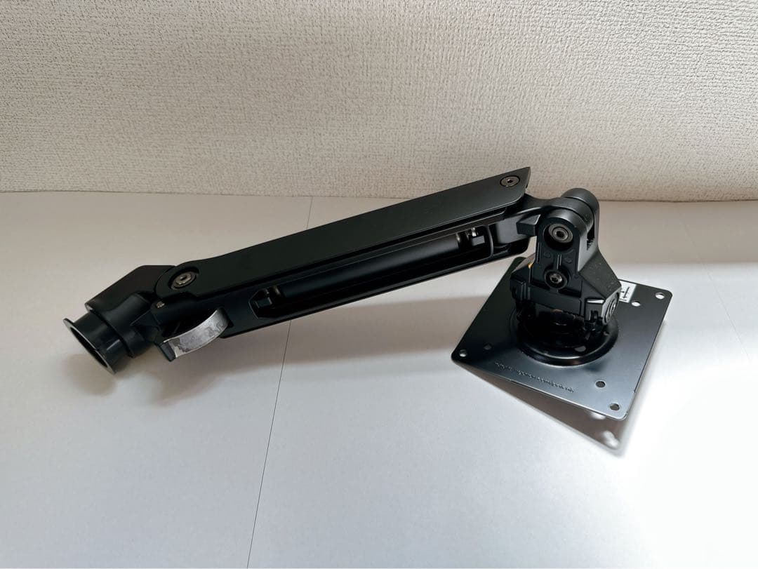 Amazonベーシックモニターアーム