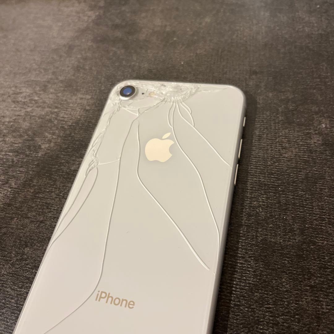 Apple iPhone8 本体 シルバー 初期化済み 動作確認済み 傷あり