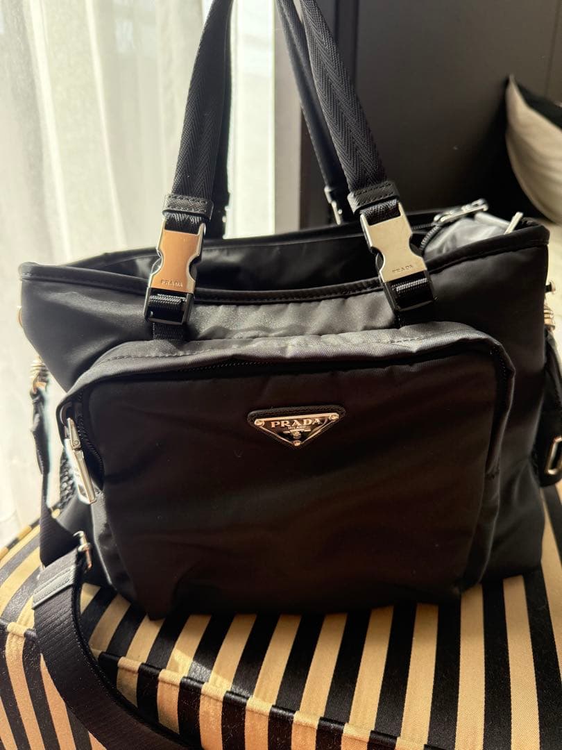 PRADA Re-Nylon x サフィアーノ レザー ベッドバッグ ブラック