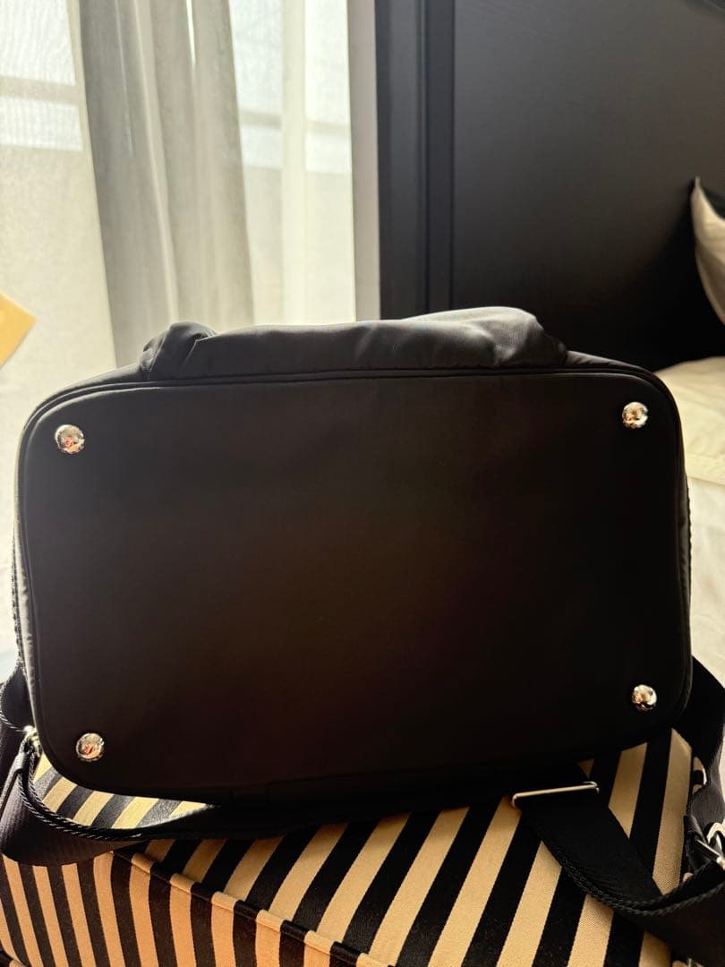 PRADA Re-Nylon x サフィアーノ レザー ベッドバッグ ブラック