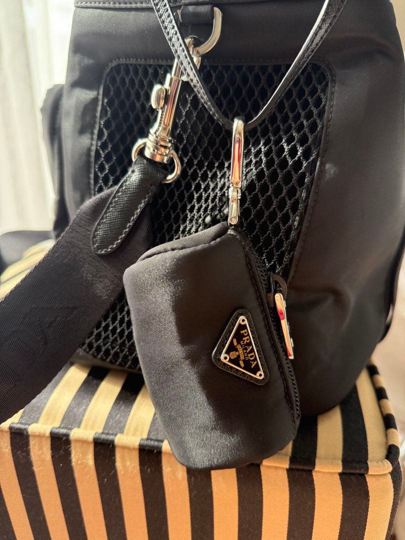 PRADA Re-Nylon x サフィアーノ レザー ベッドバッグ ブラック