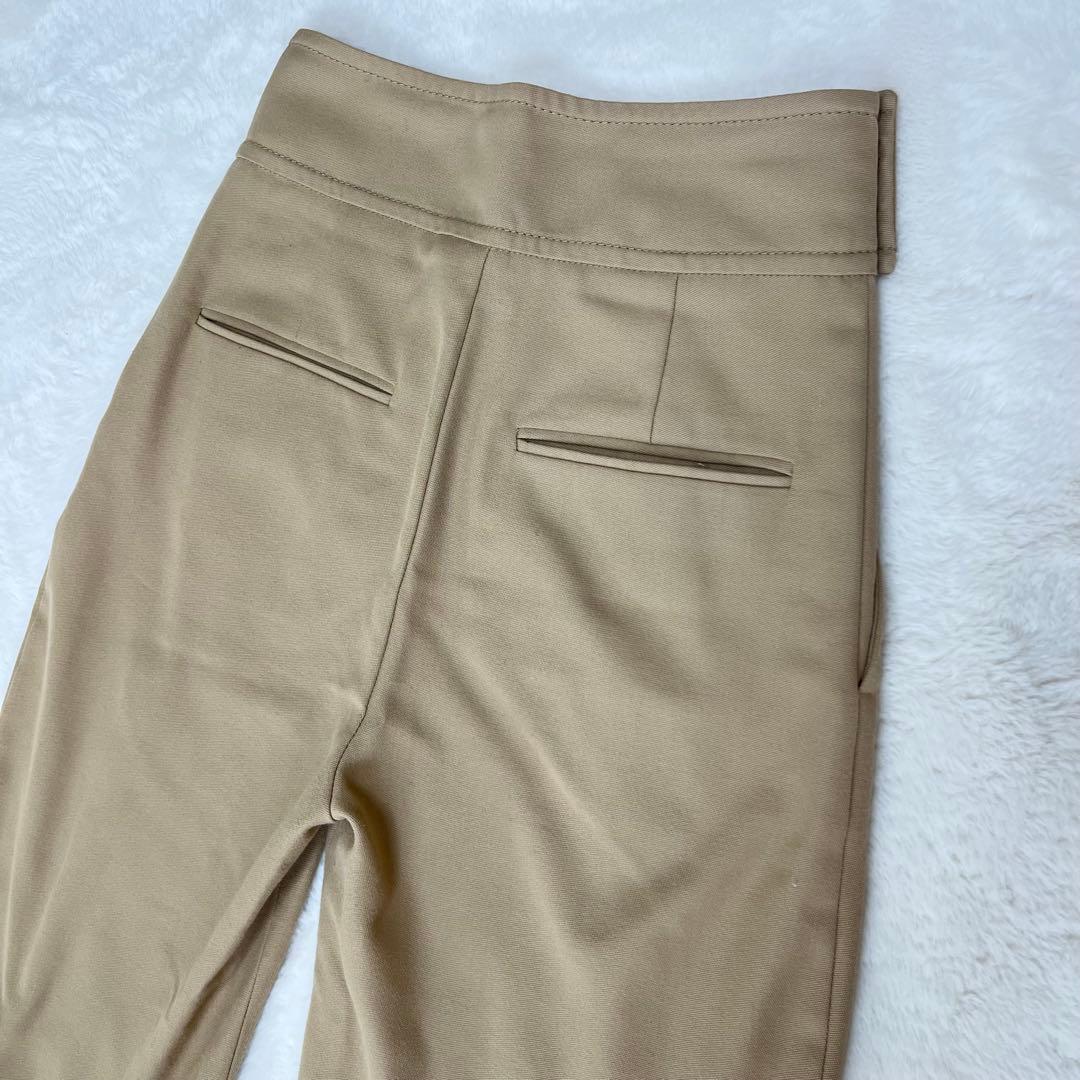 トーテム　TOTEME タック入り　チノパン　スラックス　カジュアル　綺麗め