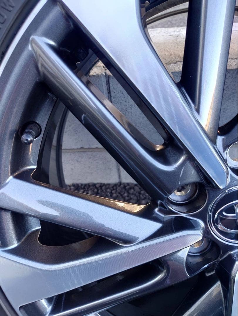 トヨタカローラクロス18インチ純正ホイール　4シーズンタイヤ