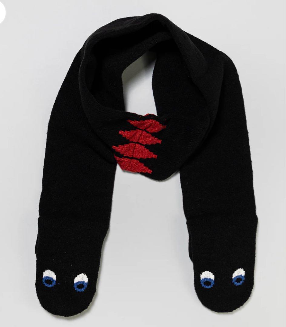 ギュスネイクマフラー　ヒグチユウコ