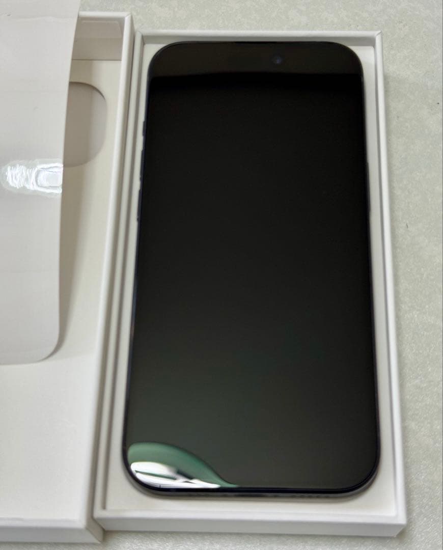 【ほぼ新品•未使用】iPhone15 128GB ブラック