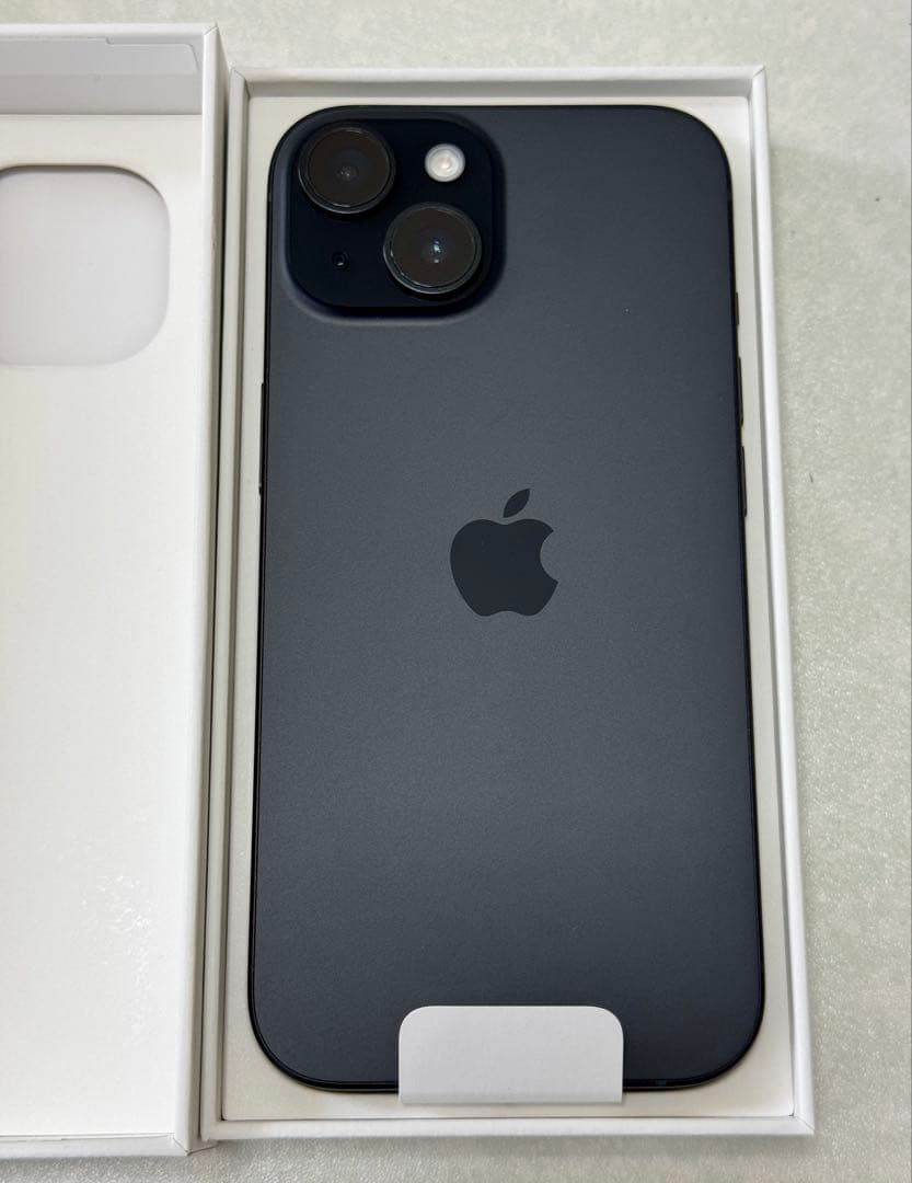 【ほぼ新品•未使用】iPhone15 128GB ブラック