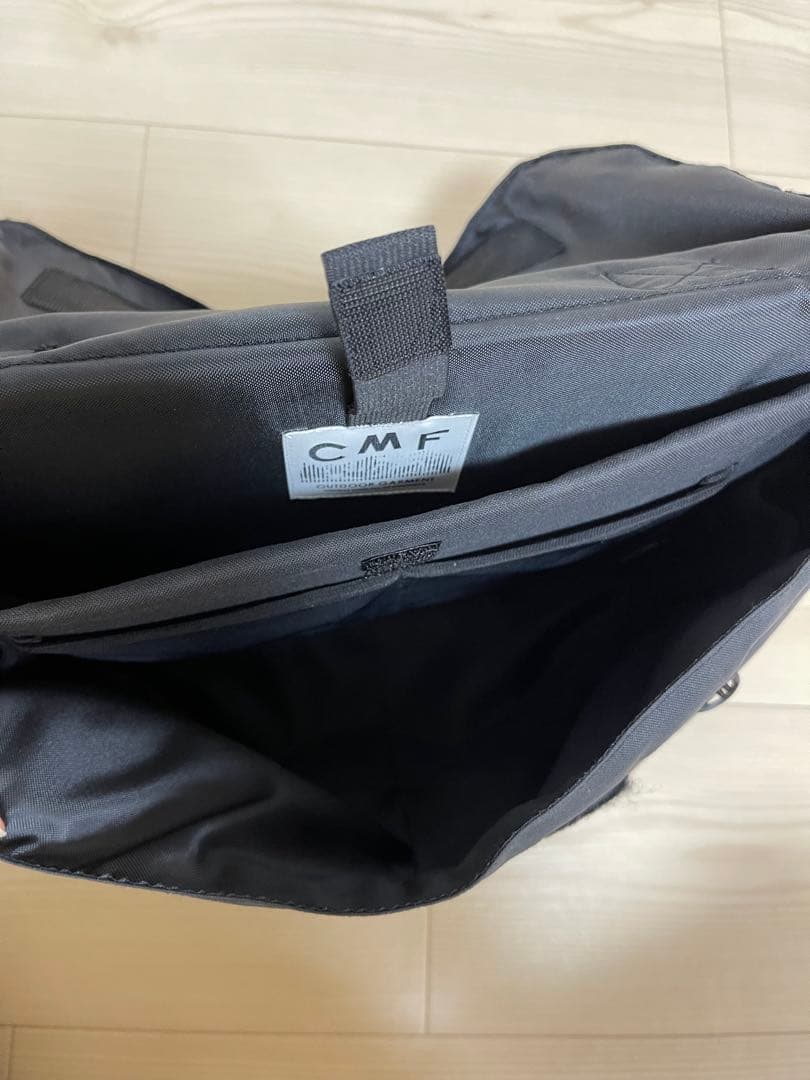 【美品】CMFアウトドアガーメント　メッセンジャーバッグ