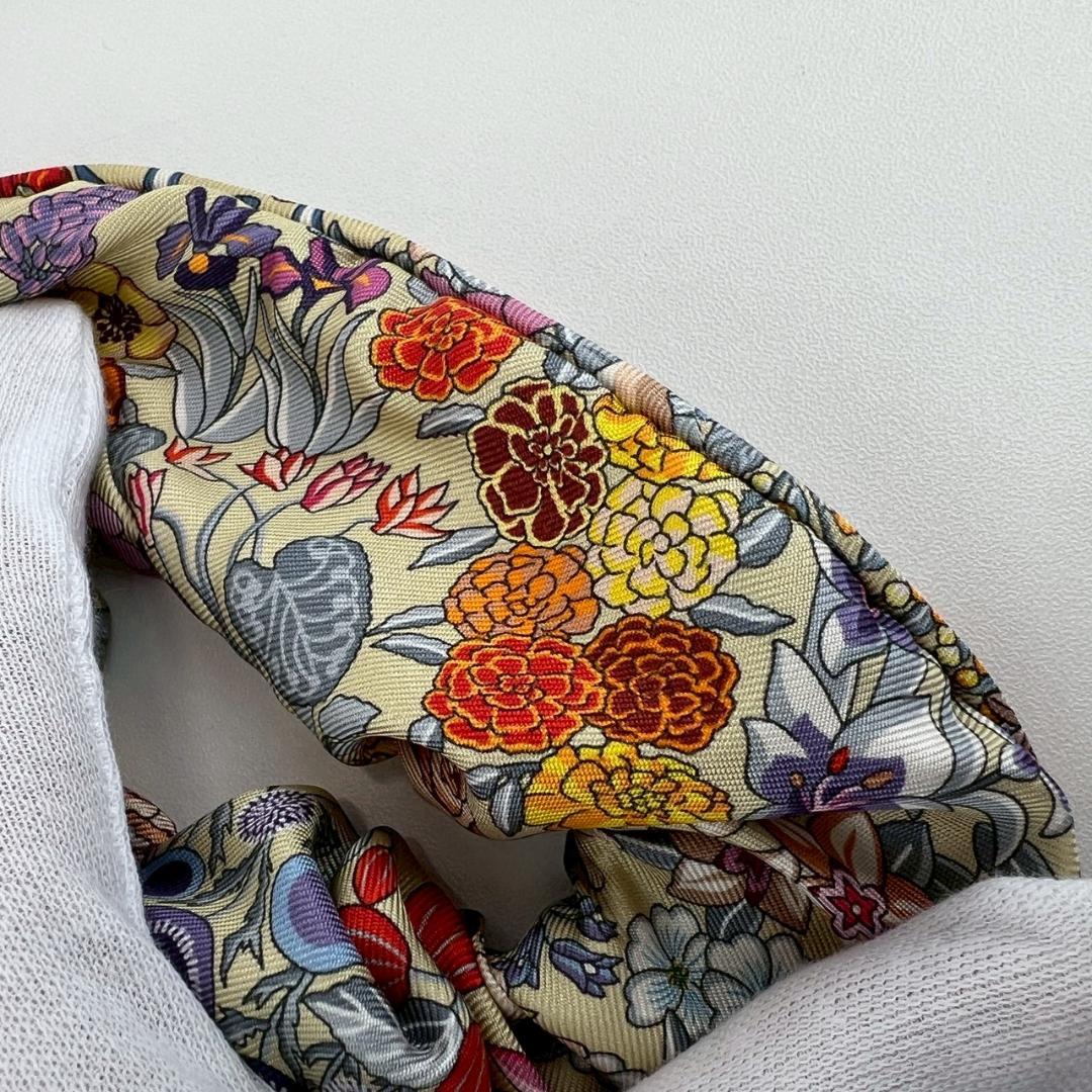 新品未使用　HERMES エルメス　クラウディア　シュシュ　ベージュ　花柄