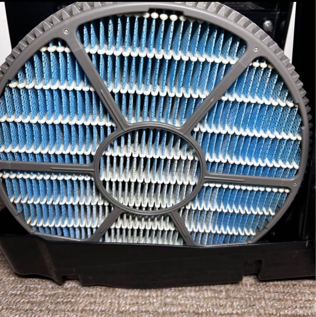 美品　SHARP　シャープ　 除加湿空気清浄機　KC-HD70-W　ホワイト