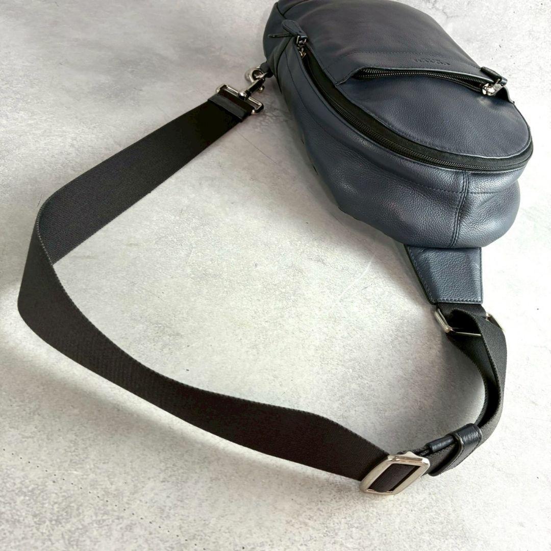 極美品 コーチ チャールズ ボディバッグ ビジネス レザー メンズ ネイビー