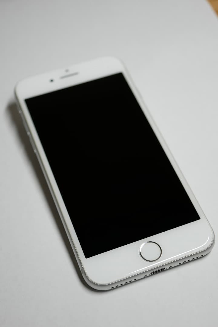 Apple iPhone8 64GB シルバー 4.7インチ 本体