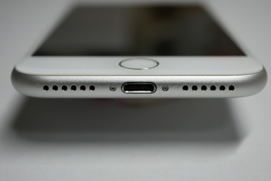 Apple iPhone8 64GB シルバー 4.7インチ 本体