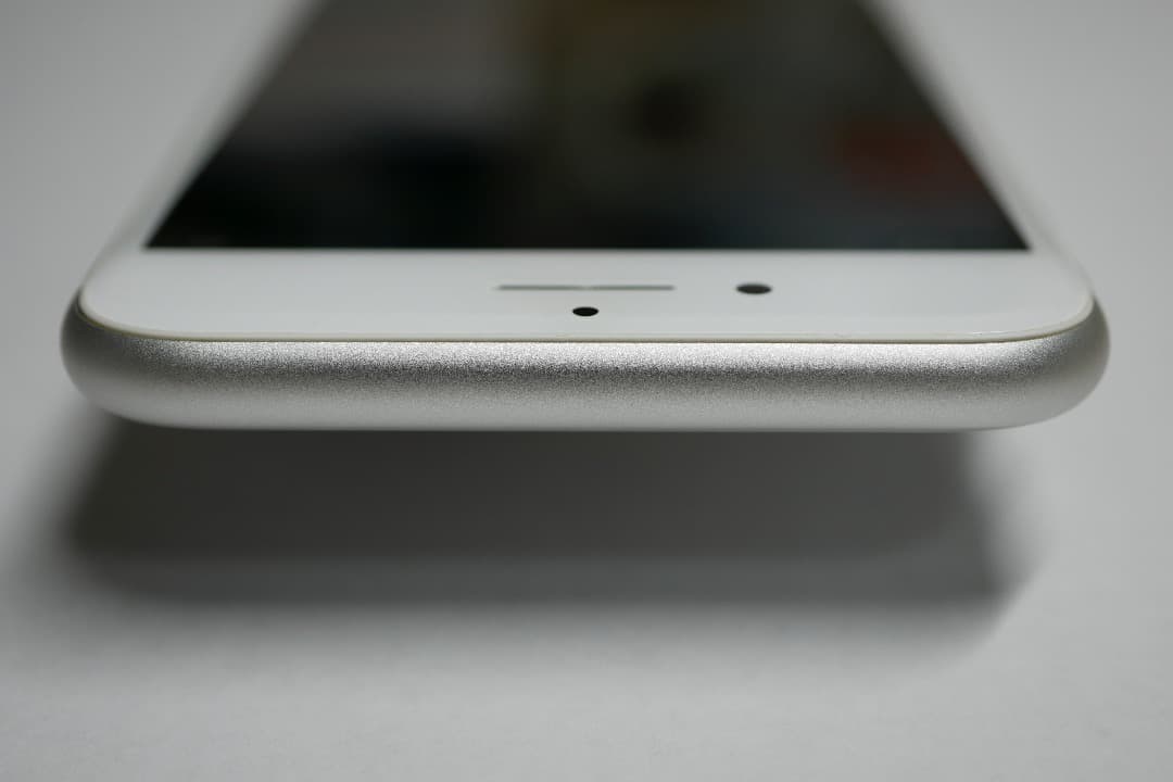 Apple iPhone8 64GB シルバー 4.7インチ 本体