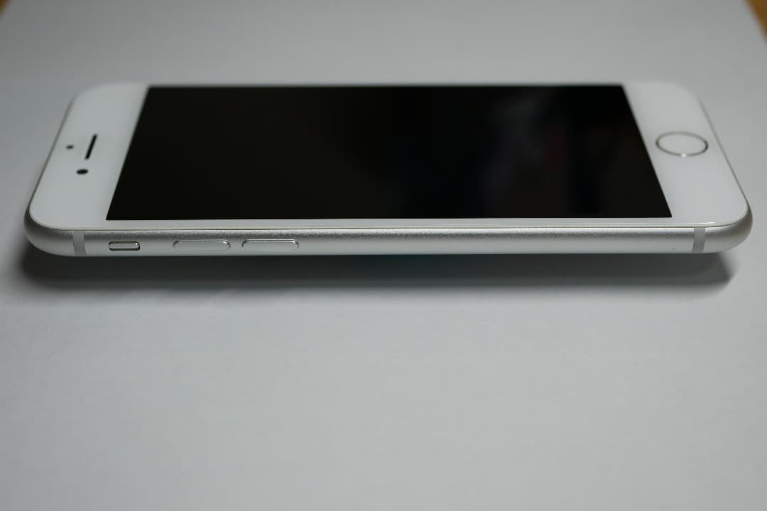 Apple iPhone8 64GB シルバー 4.7インチ 本体