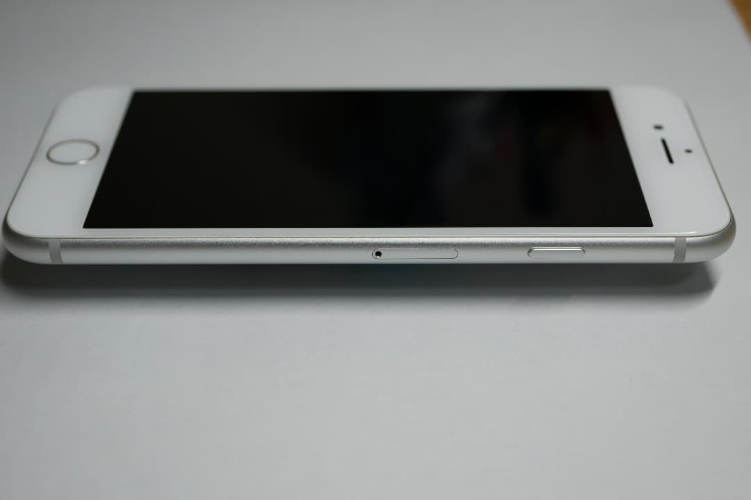 Apple iPhone8 64GB シルバー 4.7インチ 本体