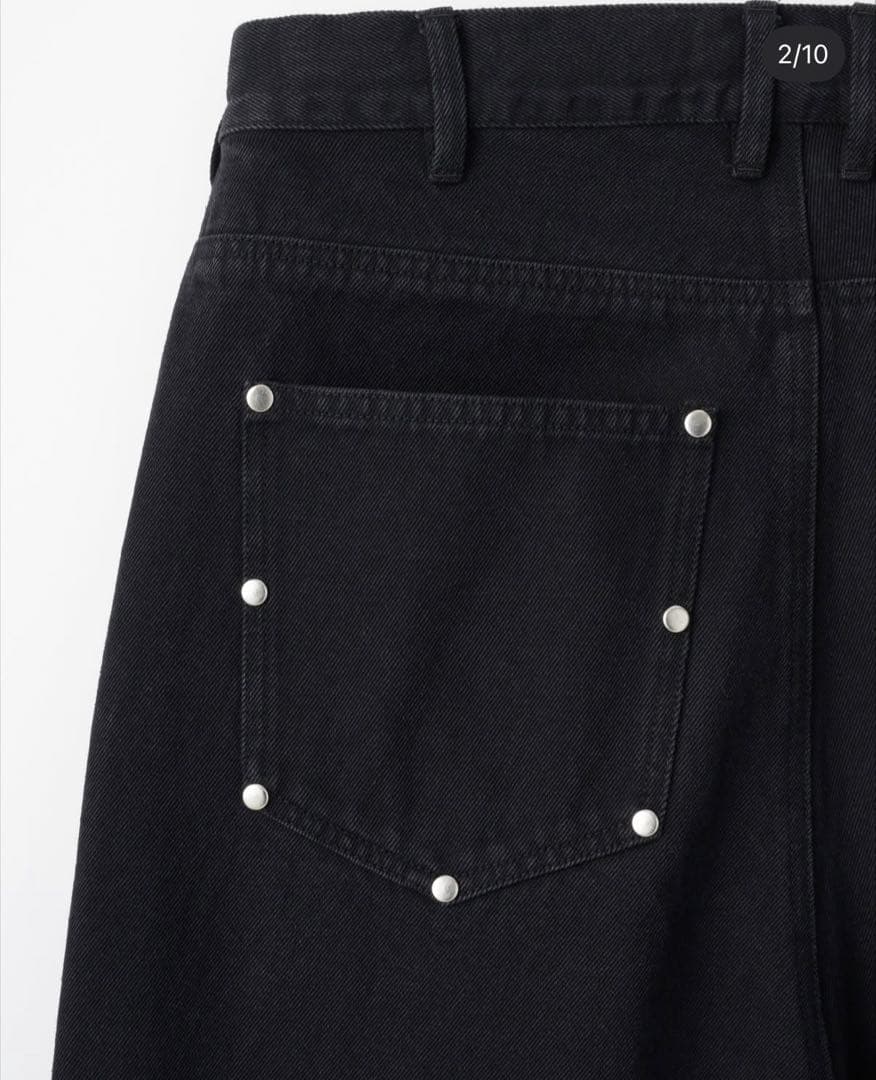 THE CLE スタッズ付きブラックデニムパンツ