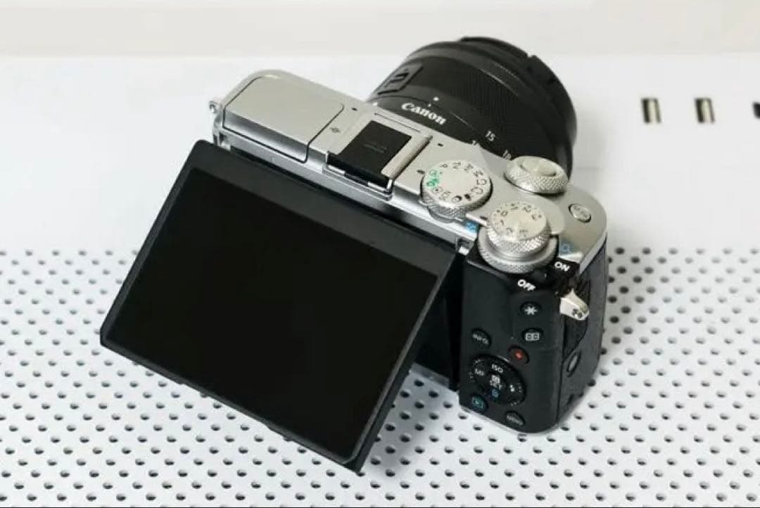 【美品】Canon EOS M6 シルバー EF-M15-45 レンズキット