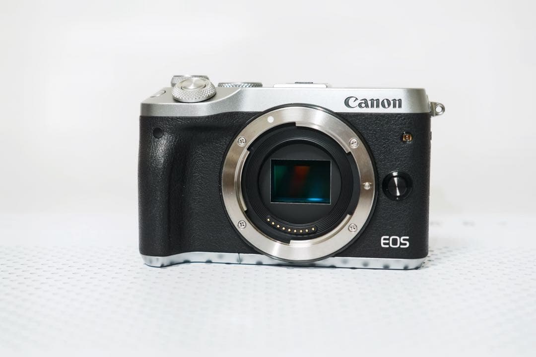 【美品】Canon EOS M6 シルバー EF-M15-45 レンズキット