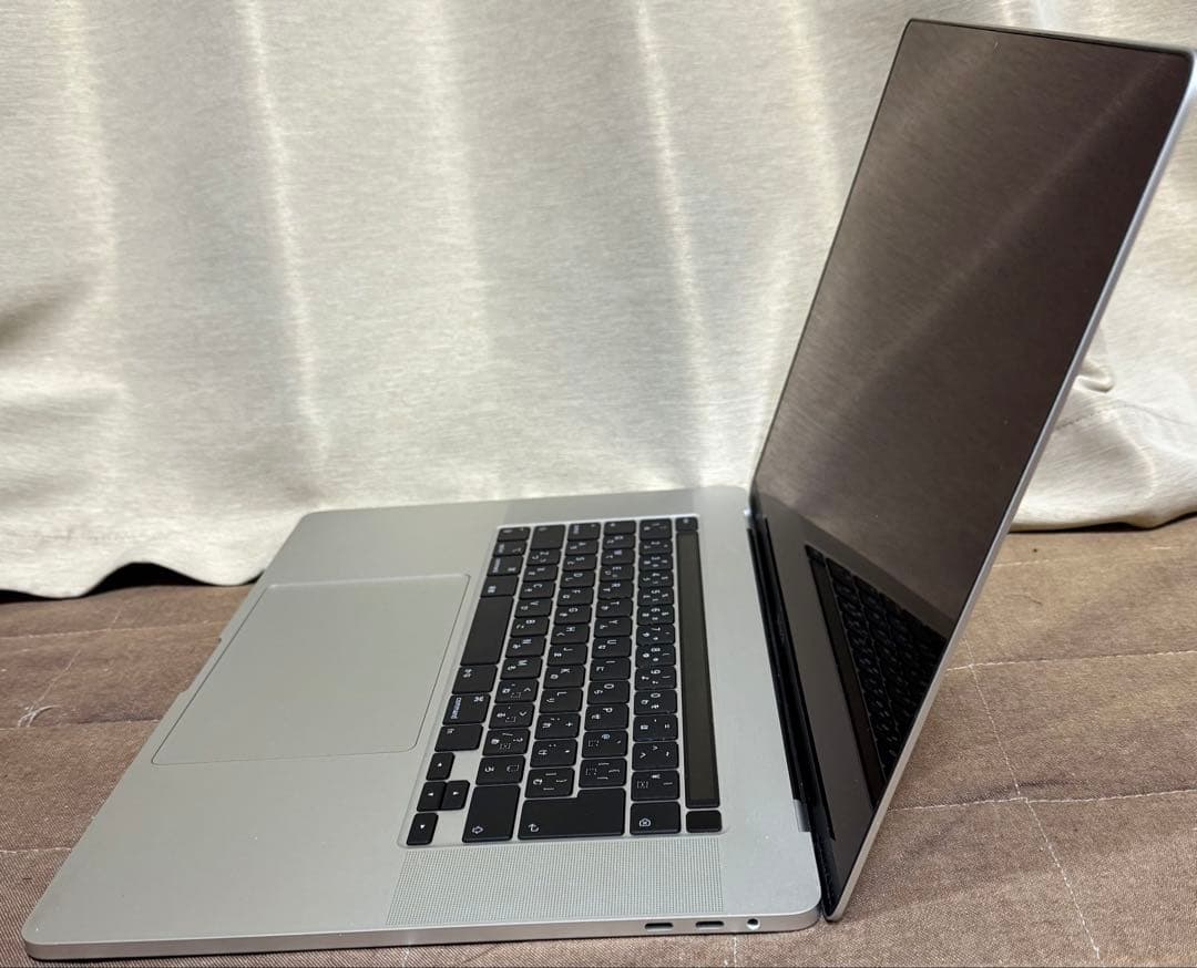 阮*文様 MacBook Pro16インチ2019 / 512GB / 美品 /