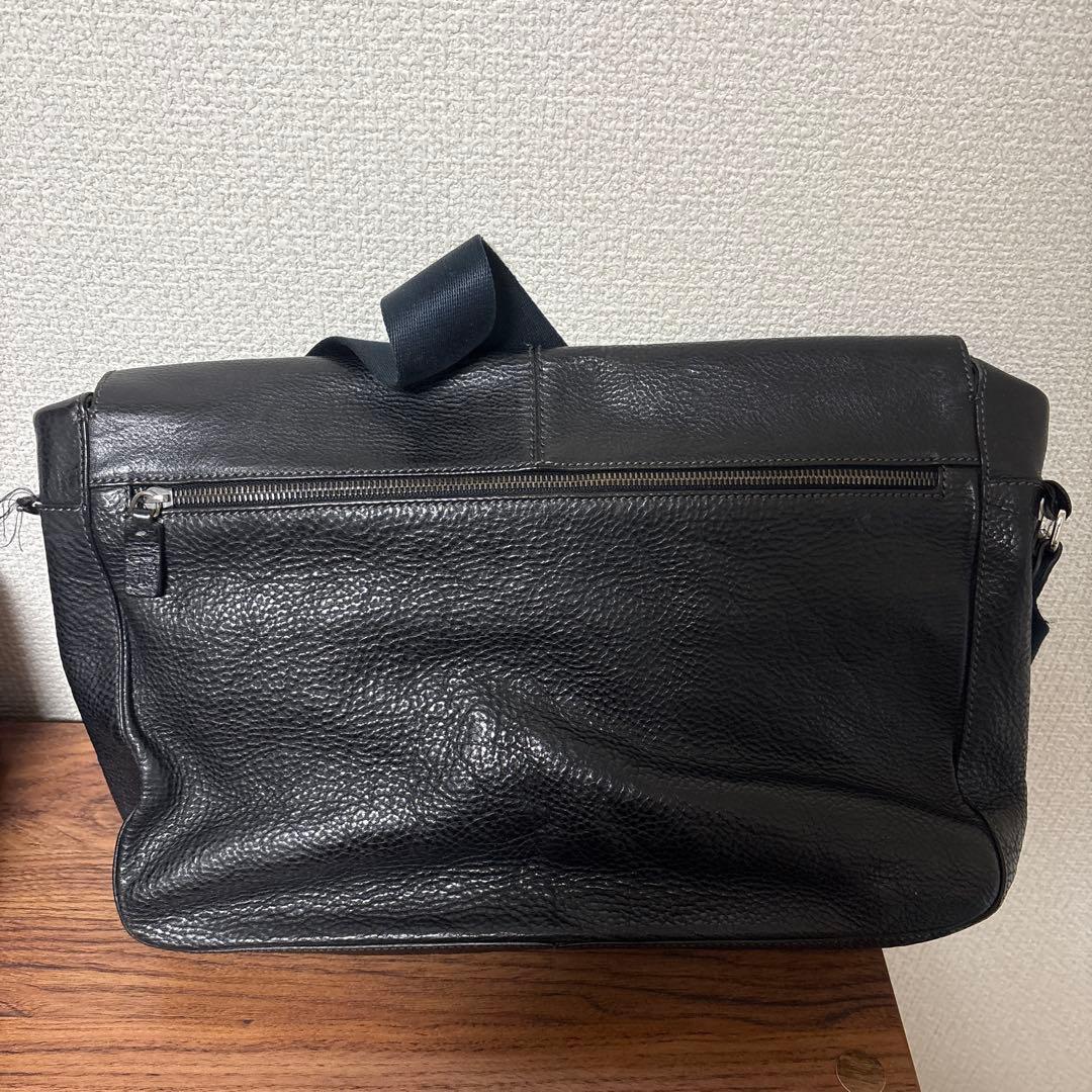 コ*✨様 TOD’S 黒 レザー メッセンジャーバッグ