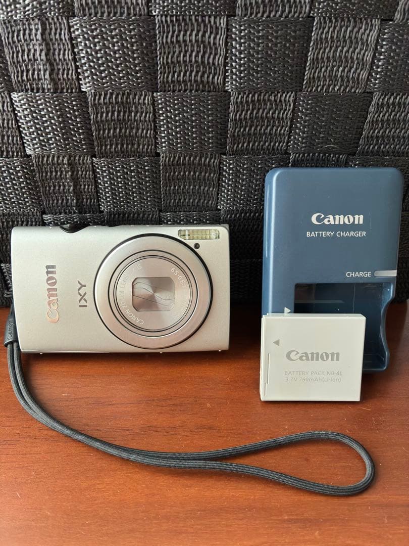 美品Canon IXY 600F シルバー デジタルカメラ