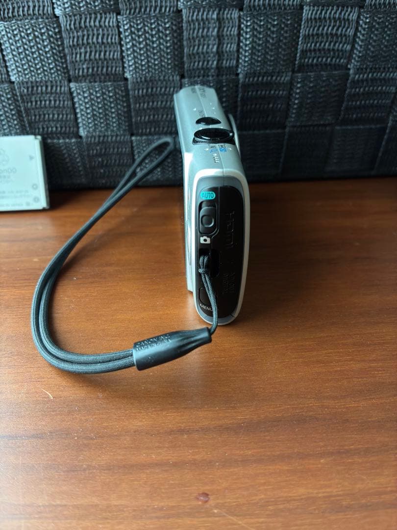 美品Canon IXY 600F シルバー デジタルカメラ