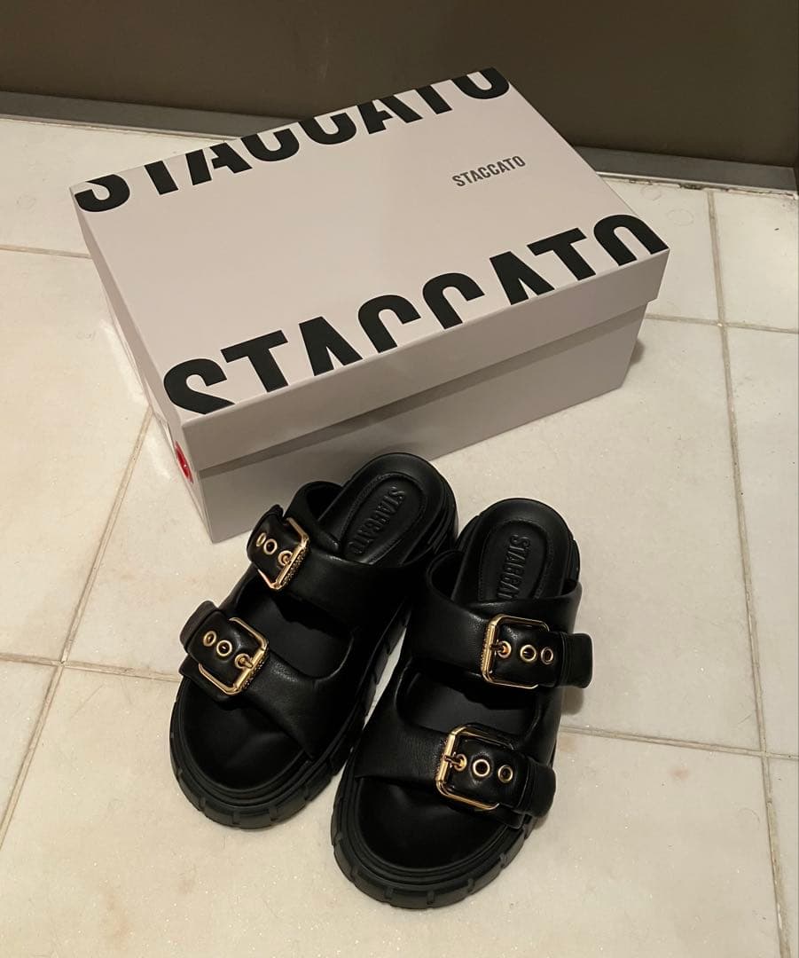 STACCATO ブラック コンフォートサンダル