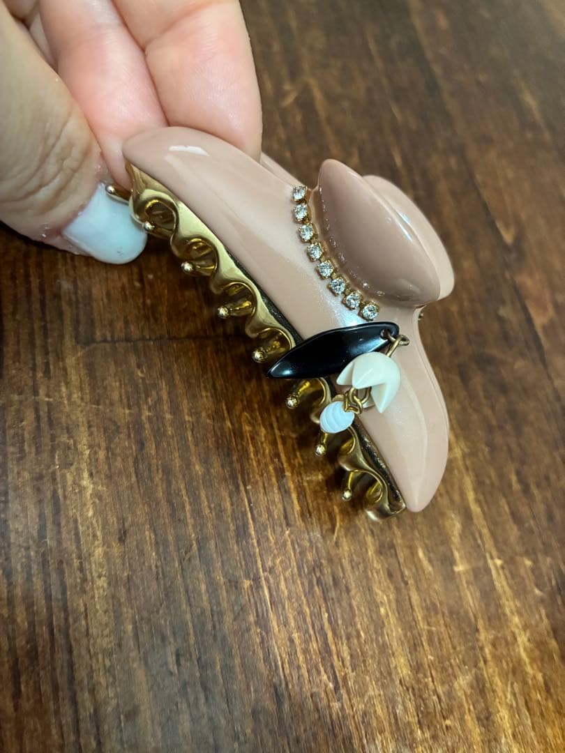 Ayumoですacca花 蜂　モチーフ ヘアクリップM アッカ