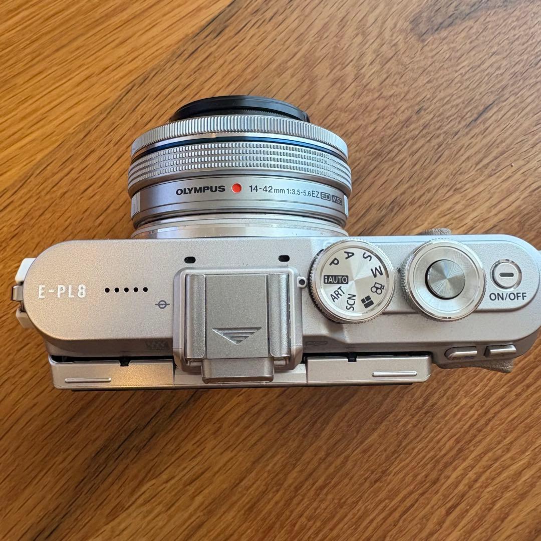 m【美品】OLYMPUS PEN E-PL8 箱付き　カメラケース付き