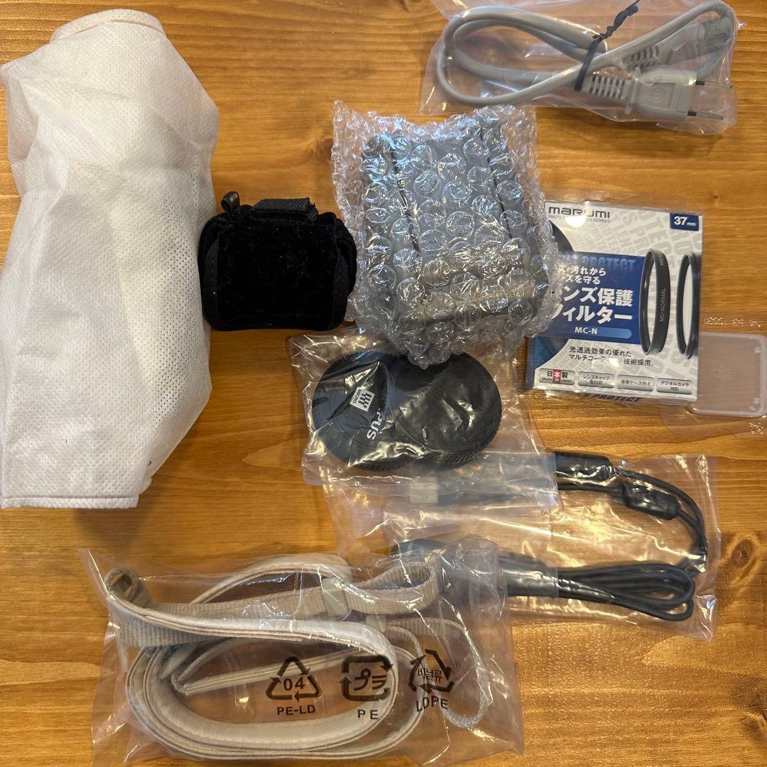 m【美品】OLYMPUS PEN E-PL8 箱付き　カメラケース付き