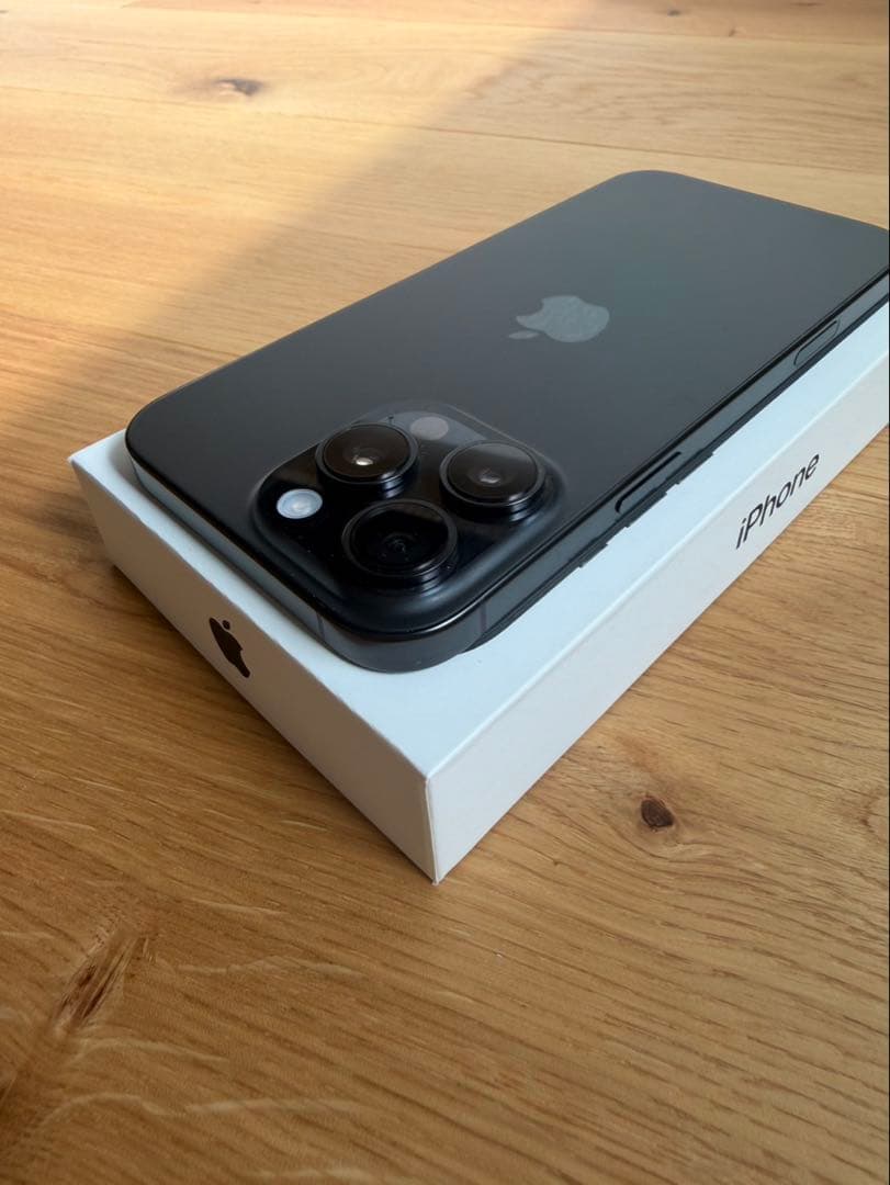 iPhone 16 Pro Max 256GB ブラックチタニウム＋おまけ付