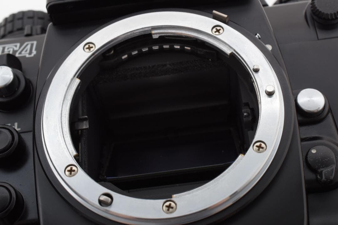 【動作品】Nikon F4 ボディ シャッター・巻き上げOK　液晶難あり