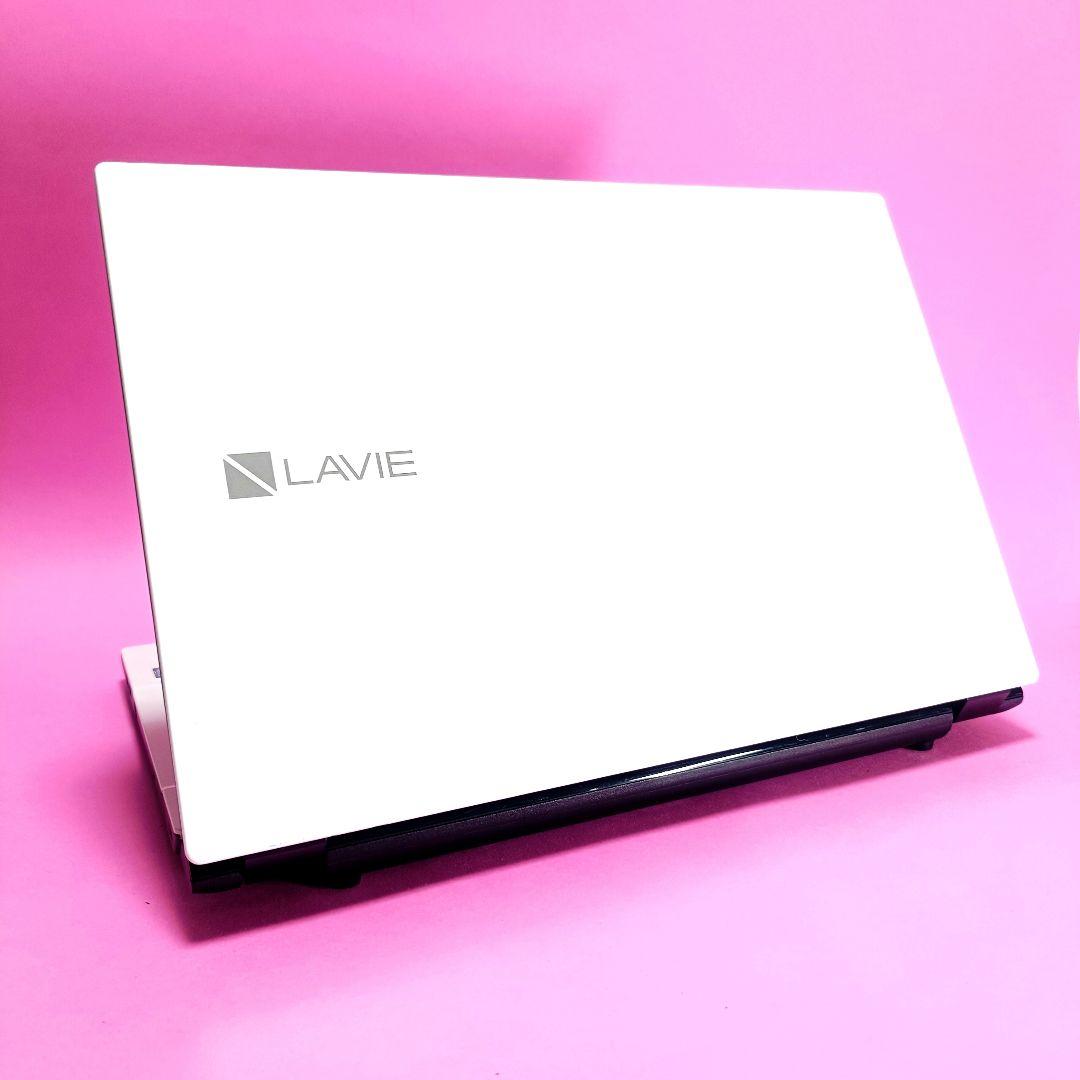 SSD480✨7世代✨8GB✨ブルーレイ✨オフィス✨カメラ付白ノートパソコン