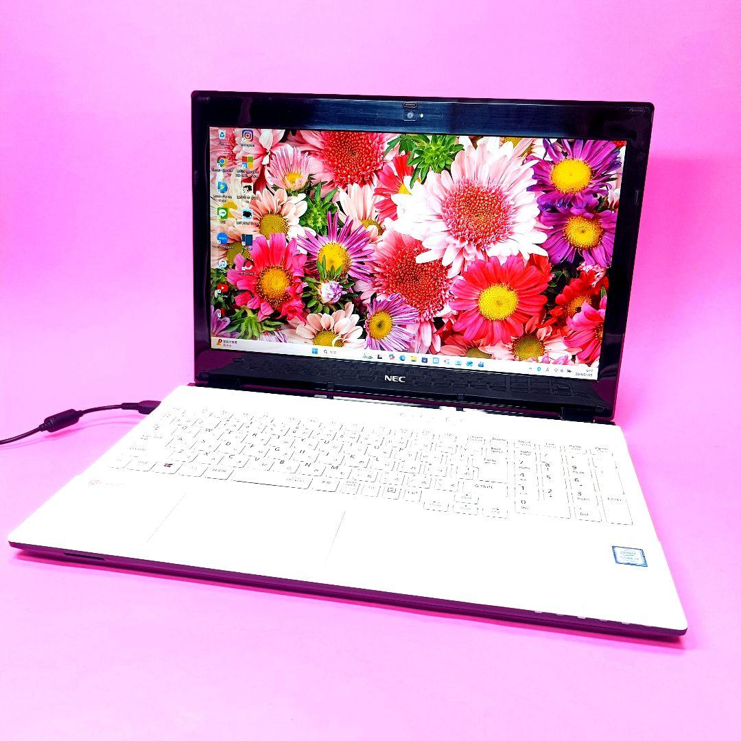 SSD480✨7世代✨8GB✨ブルーレイ✨オフィス✨カメラ付白ノートパソコン