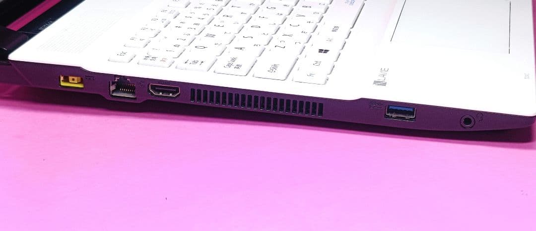 SSD480✨7世代✨8GB✨ブルーレイ✨オフィス✨カメラ付白ノートパソコン